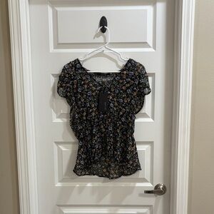 ✨NWT~Floral Blouse✨